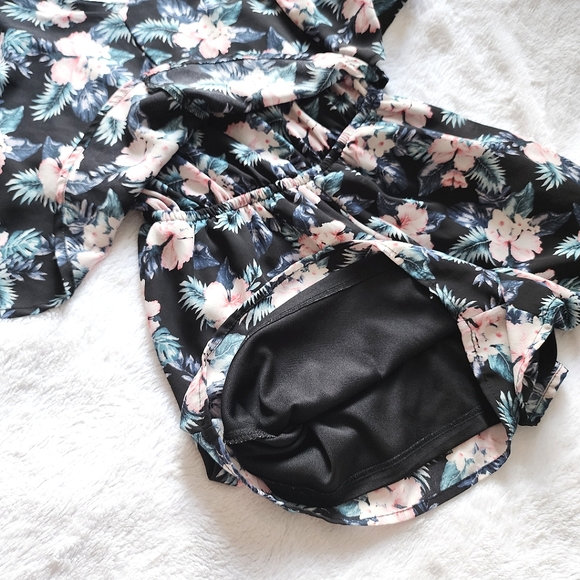 One Clothing Dark blue navy pink flowery chiffon short jumpsuit rompers Size S - Picture 5 of 8